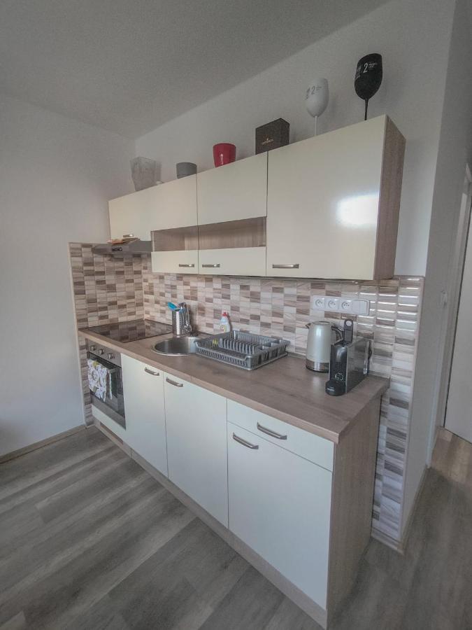 Apartmanek Protez *